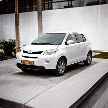 خط Autowin الحصري من سجادات الأرضية الفاخرة المصممة خصيصًا لموديلات Toyota Urban Cruiser 2009 و2014.