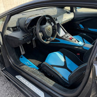 Tapis de voiture noir pour Lamborghini Aventador SVJ avec cuir bleu