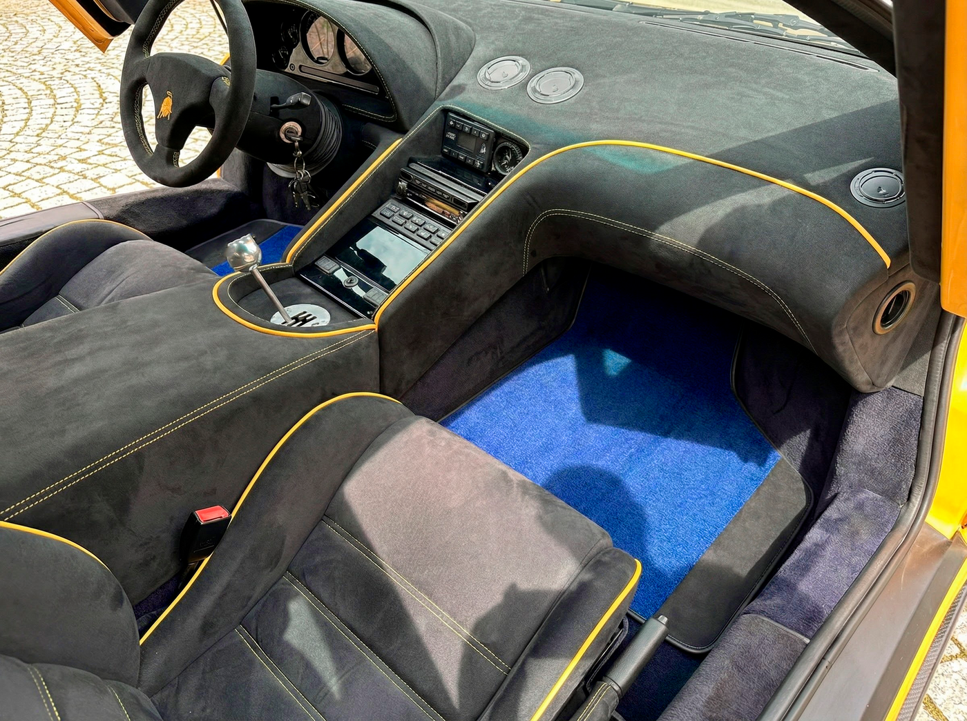 Anpassbare blaue Fußmatten für Lamborghini Diablo 1990-2001 mit Alcantara-Leder