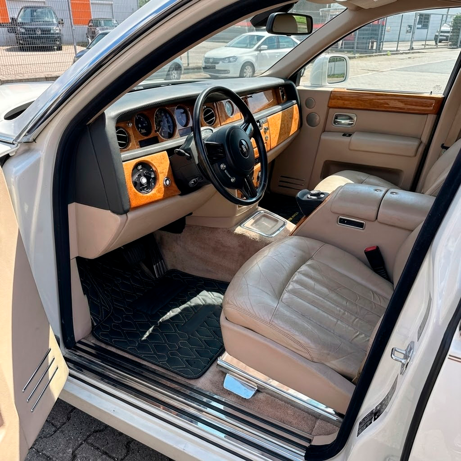 Maßgefertigte schwarze Lederfußmatten für Rolls-Royce Phantom Sedan (2003-2016)