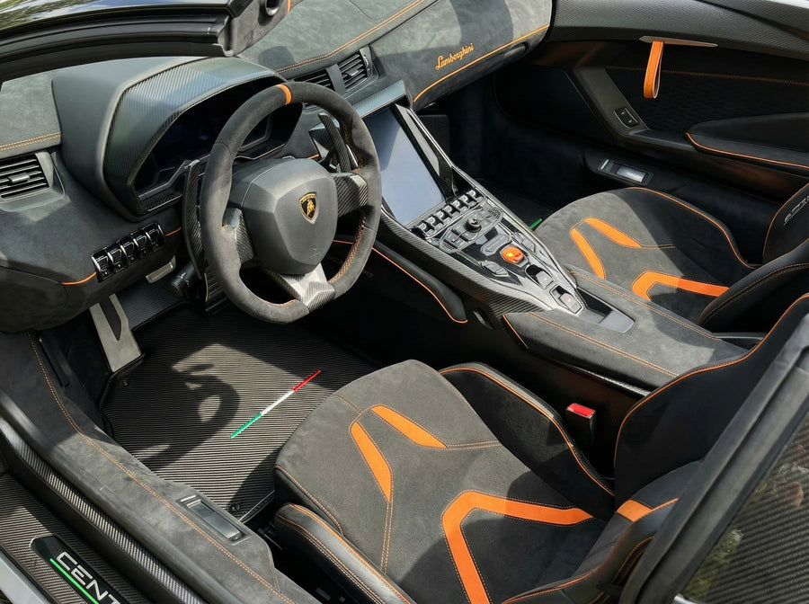 Personalisierbare Fußmatten aus Carbonfaser für Lamborghini Centenario (2016-2017) | Italienische Ausführung