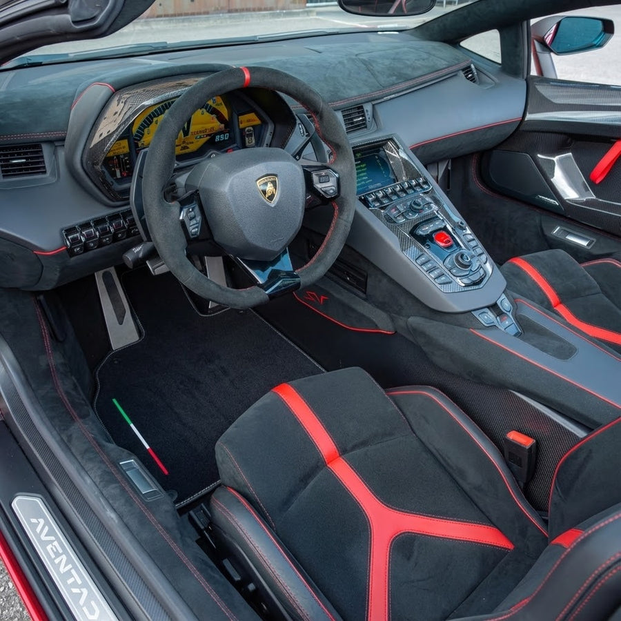 Anpassbare schwarze Fußmatten für Lamborghini Aventador SV | Orange Edition