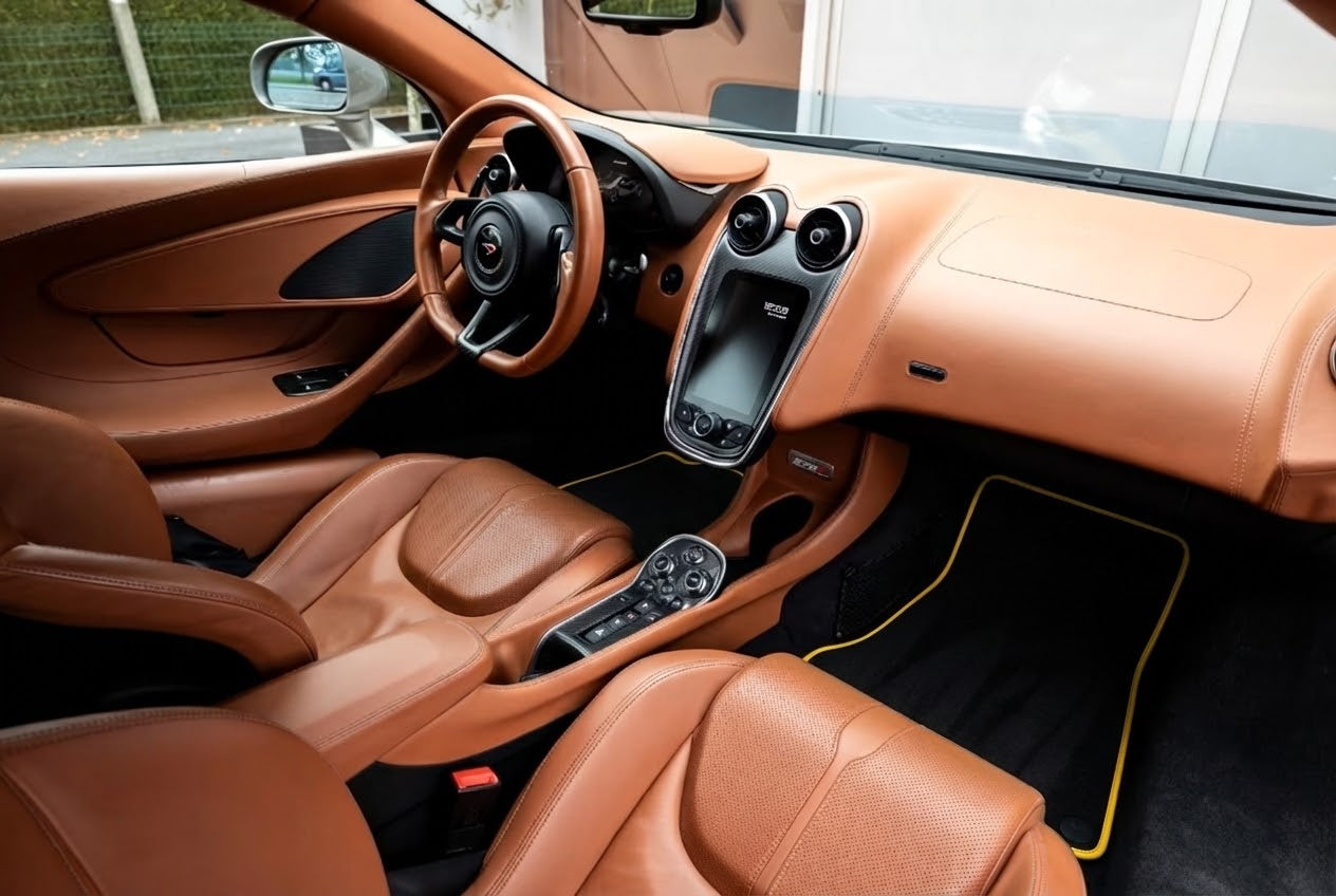 Tappetini per auto in pelle personalizzabili con motivo esagonale a serpente per McLaren 570S (2015-2021) - AutoWin
