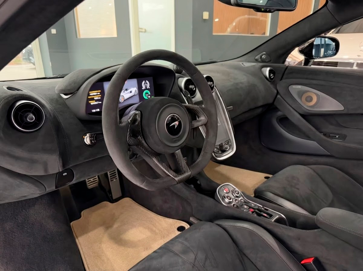 Tapis de voiture noirs pour McLaren 600 LT (2018-2020) en cuir - AutoWin