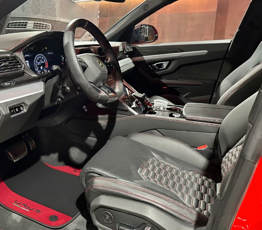 Customizable Leather Floor Mats for Lamborghini Urus with Green Stitching - AutoWin.EU