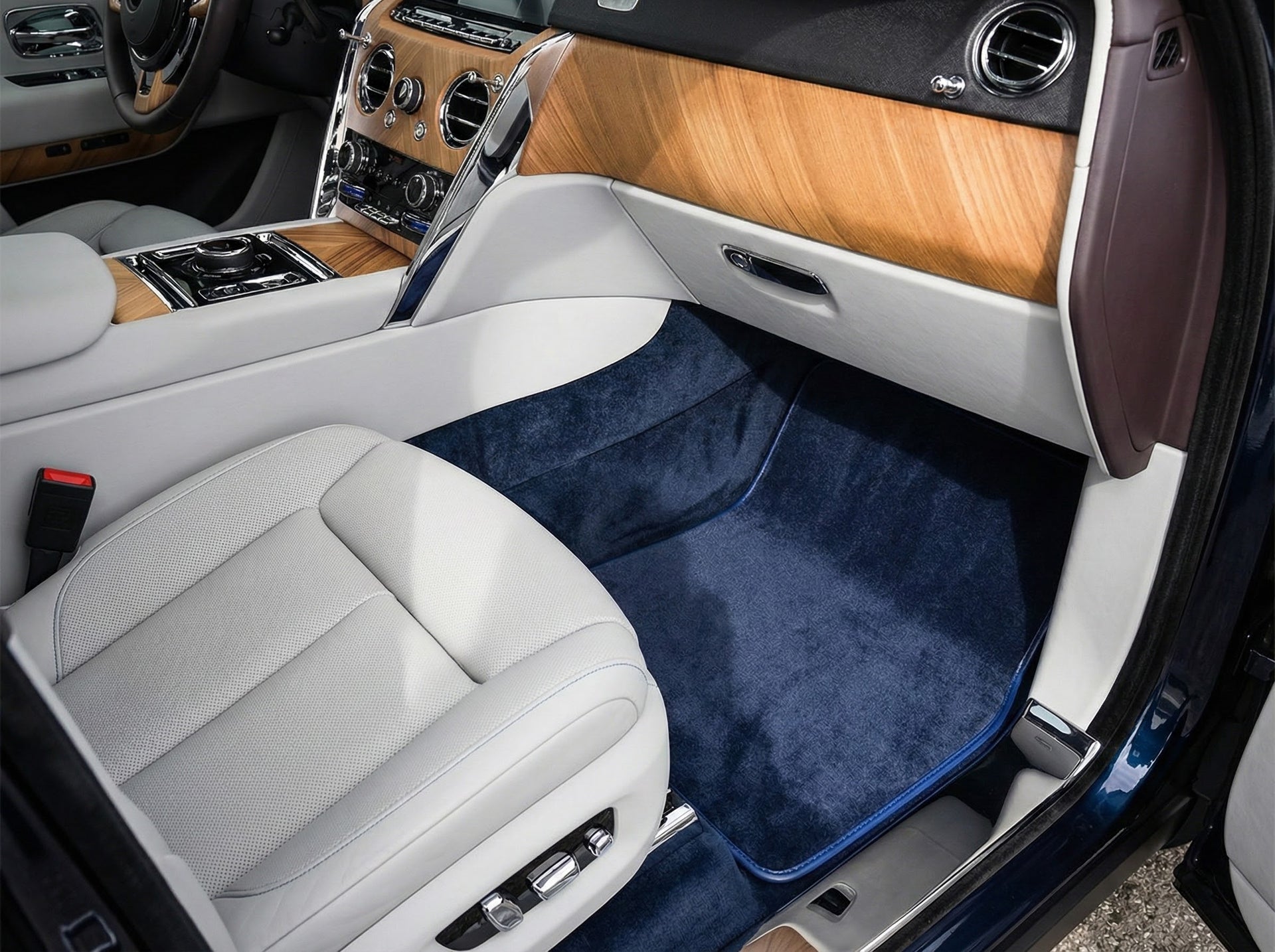 Customizable Leather Floor Mats with Square Pattern for Rolls Royce Cullinan (2018-2025) - AutoWin
