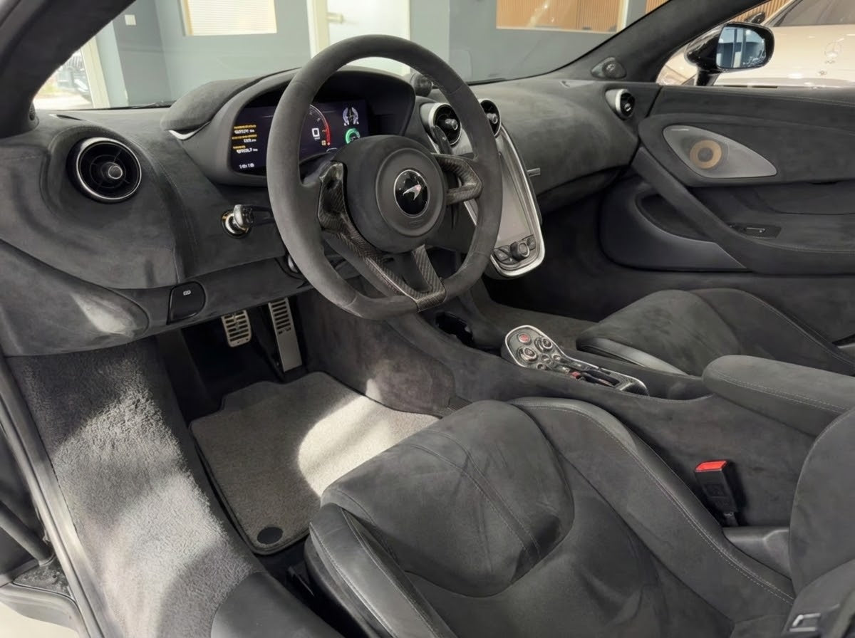 Tapis de voiture noirs pour McLaren 600 LT (2018-2020) en cuir - AutoWin