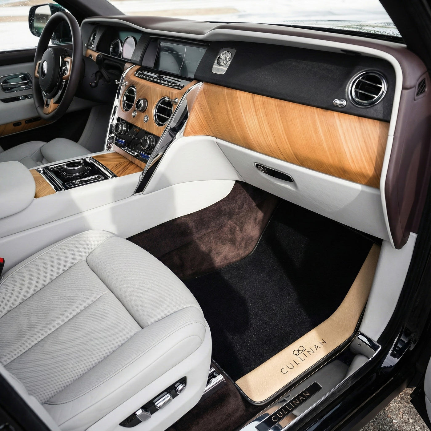 حصائر سيارات سوداء لسيارة رولز رويس كولينان مع جلد بيج