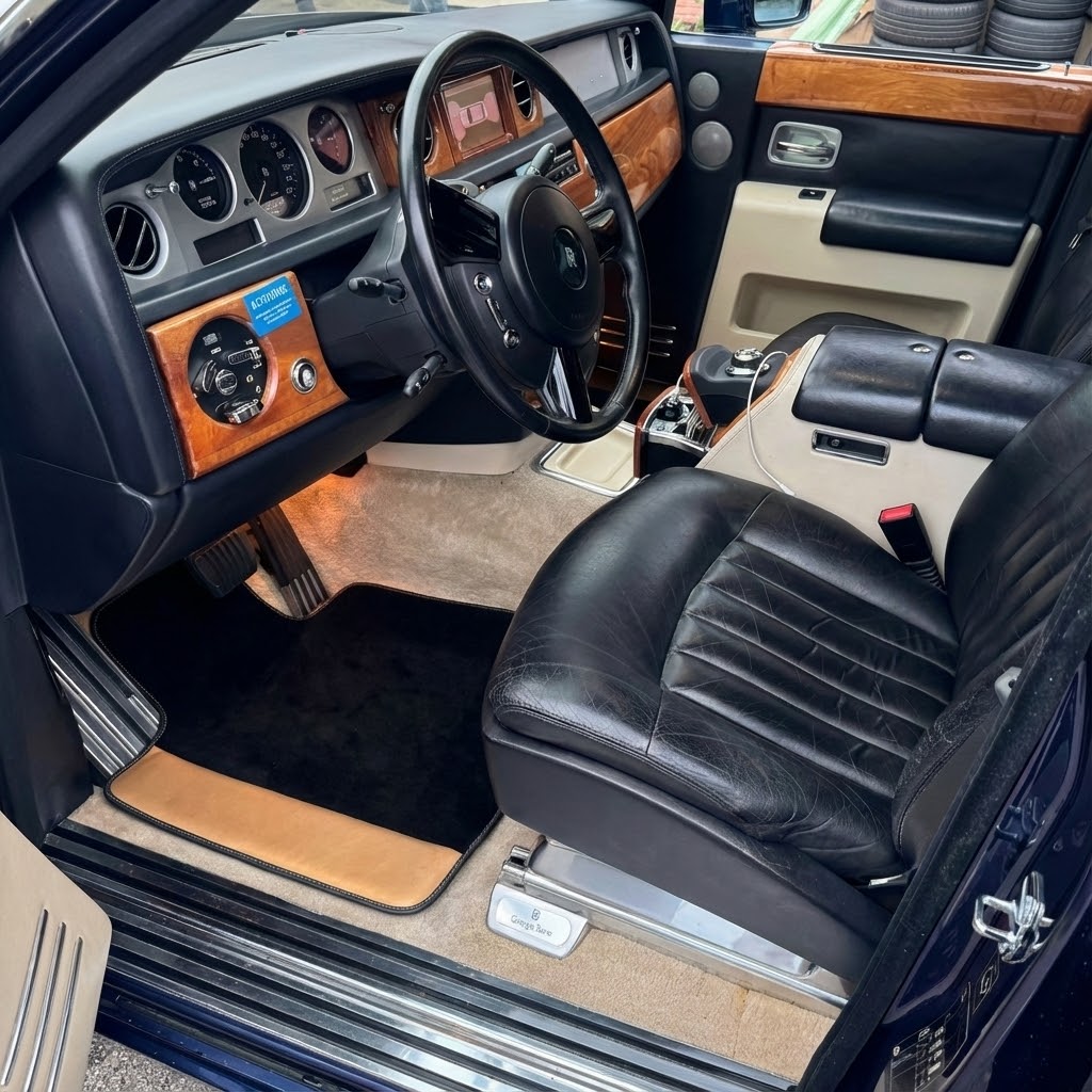 Tapis de voiture en cuir noir personnalisé pour Rolls-Royce Phantom VIII (2017-2024) - ER56 Design