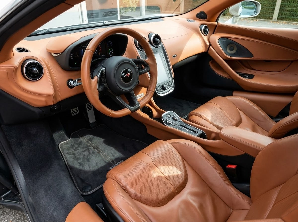 Tappetini per auto in pelle personalizzabili con motivo esagonale a serpente per McLaren 570S (2015-2021) - AutoWin