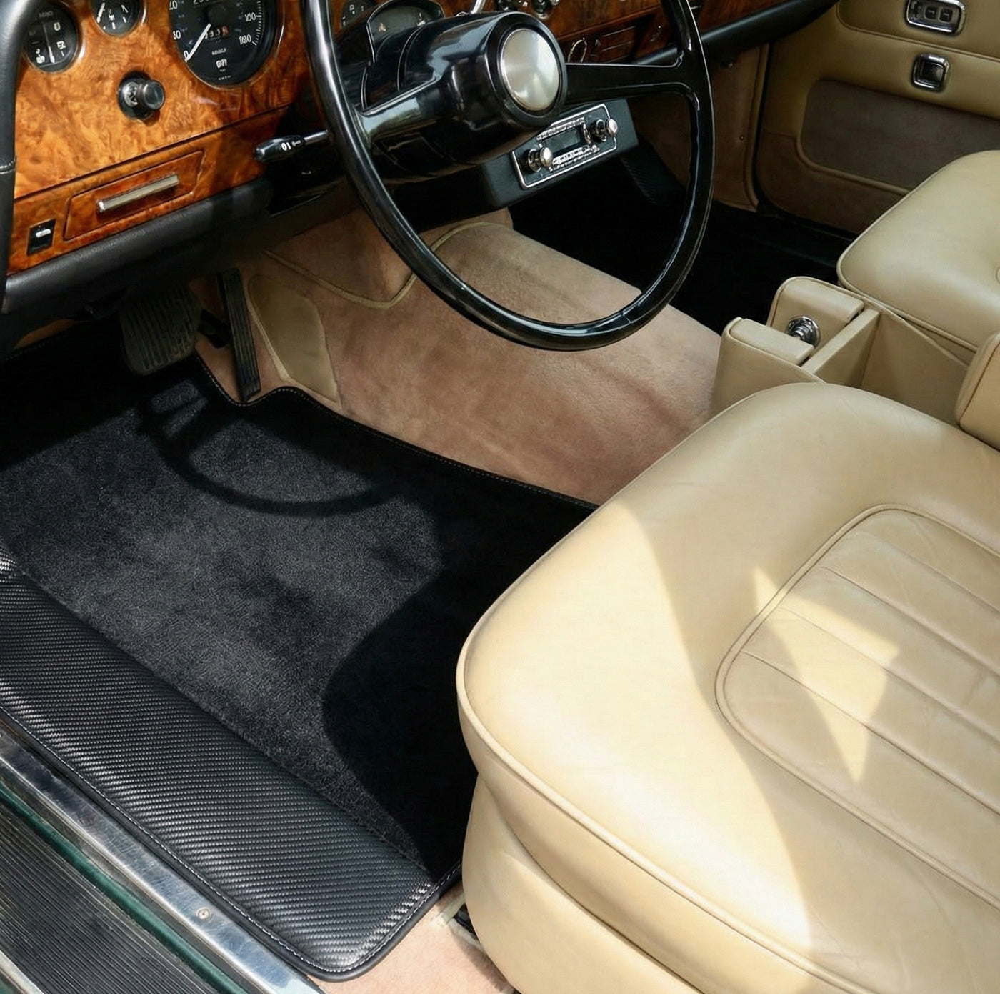Maßgefertigte Fußmatten für Rolls Royce Shadow (1965-1977) mit Carbonfaser-Leder