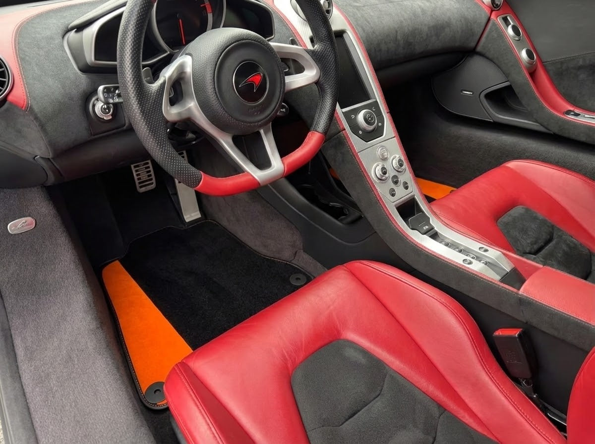 Customizable Leather Floor Mats with Hex Pattern for McLaren MP4-12C (2011–2014) - AutoWin