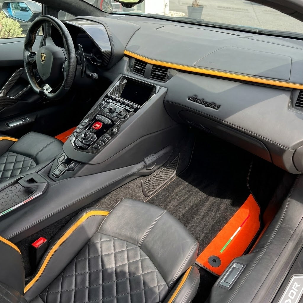 Tappetini personalizzabili neri per auto Lamborghini Aventador in pelle Nappa arancione (Arancia Mira)
