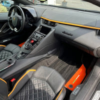 Tappetini per auto neri personalizzabili per Lamborghini Aventador con pelle nappa arancione (Arancia Mira)