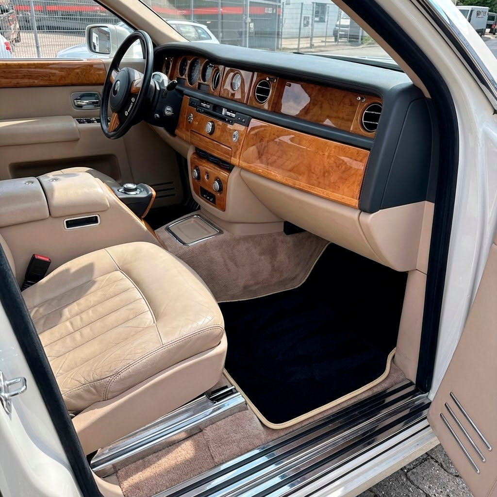 Tapis de voiture en cuir noir pour Rolls Royce Phantom Sedan (2003-2016) Design ER56 - AutoWin.EU