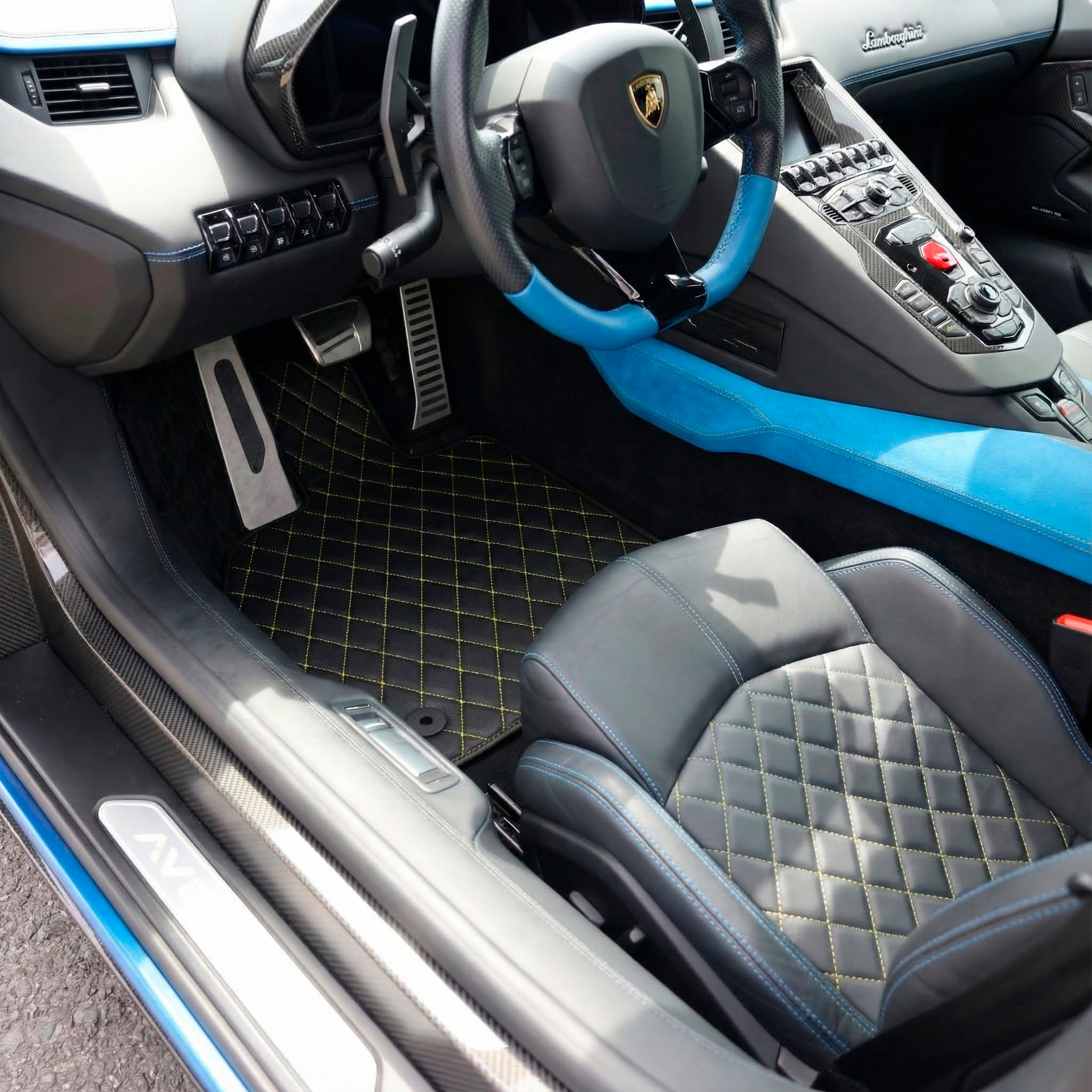 Tapis de voiture en cuir personnalisable avec motif hexagonal vertical pour Lamborghini Aventador (2012-2022) - AutoWin