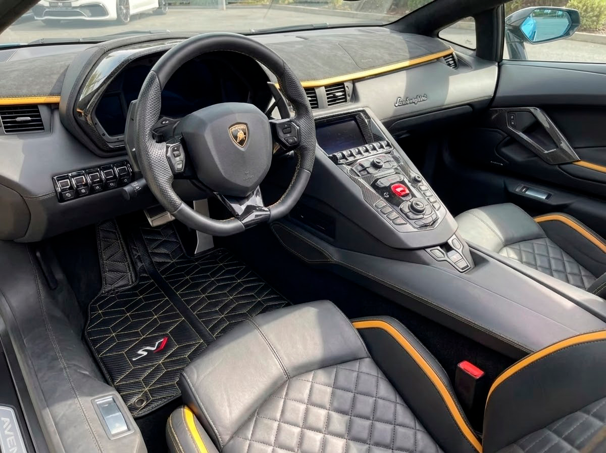 Tappetini per auto in pelle di carbonio per Lamborghini Aventador SVJ Edizione Limitata