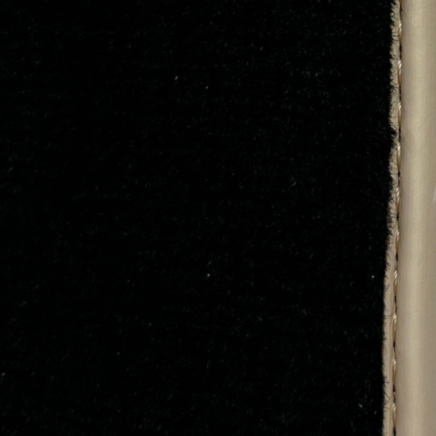 Black Floor Mats For Mitsubishi Pajero Sport (2009-2015) ER56 Design - AutoWin