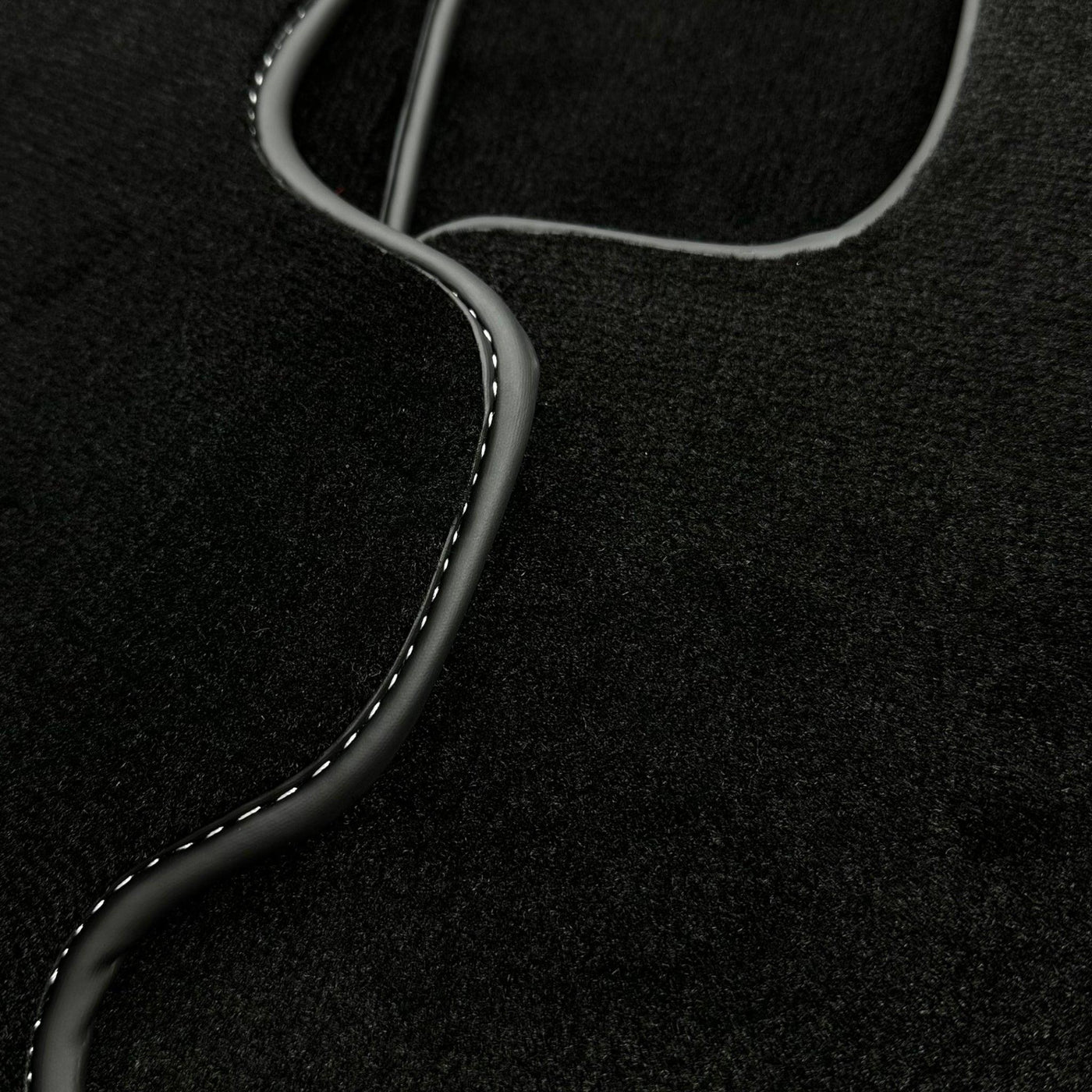 Black Floor Mats For Toyota Hilux (1998-2005) - AutoWin