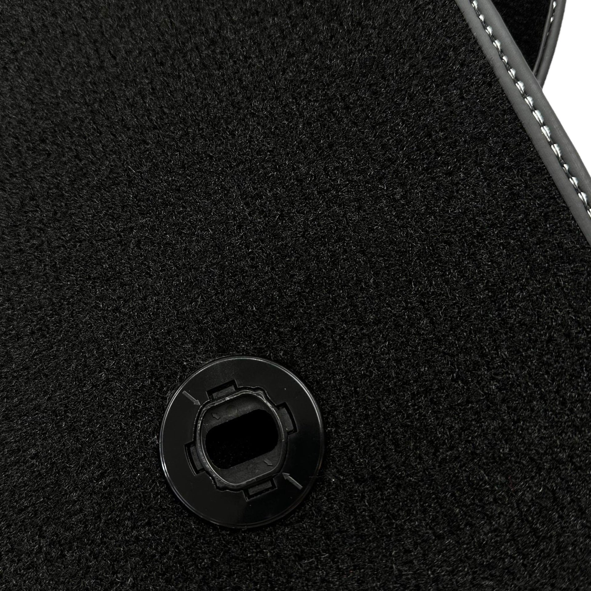 Black Floor Mats For Toyota Hilux (2005-2015) - AutoWin