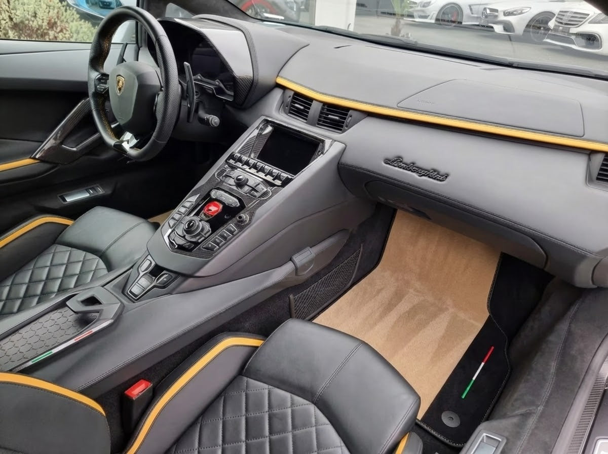 Tappetini personalizzabili beige per Lamborghini Aventador in pelle Alcantara