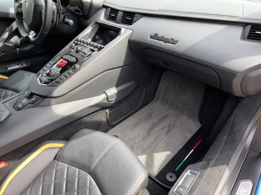 Anpassbare graue Fußmatten für Lamborghini Aventador mit Alcantara-Leder