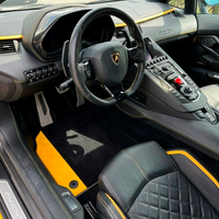 Tappetini per auto neri personalizzabili per Lamborghini Aventador con pelle Nappa gialla (Giallo Taurus)