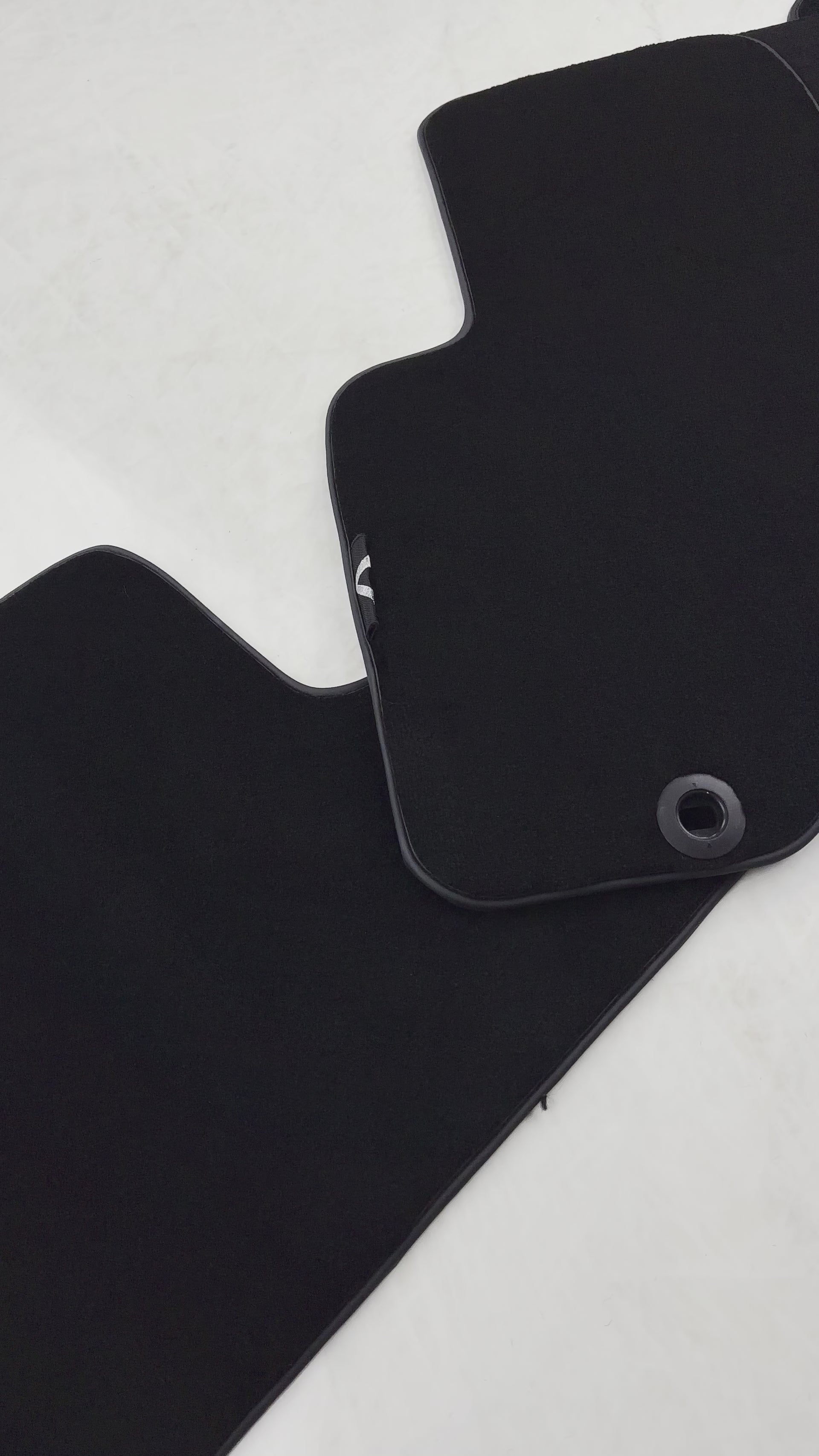 سجاد سيارة أسود لسيارة إنفينيتي EX37 (2013-2014) - AutoWin