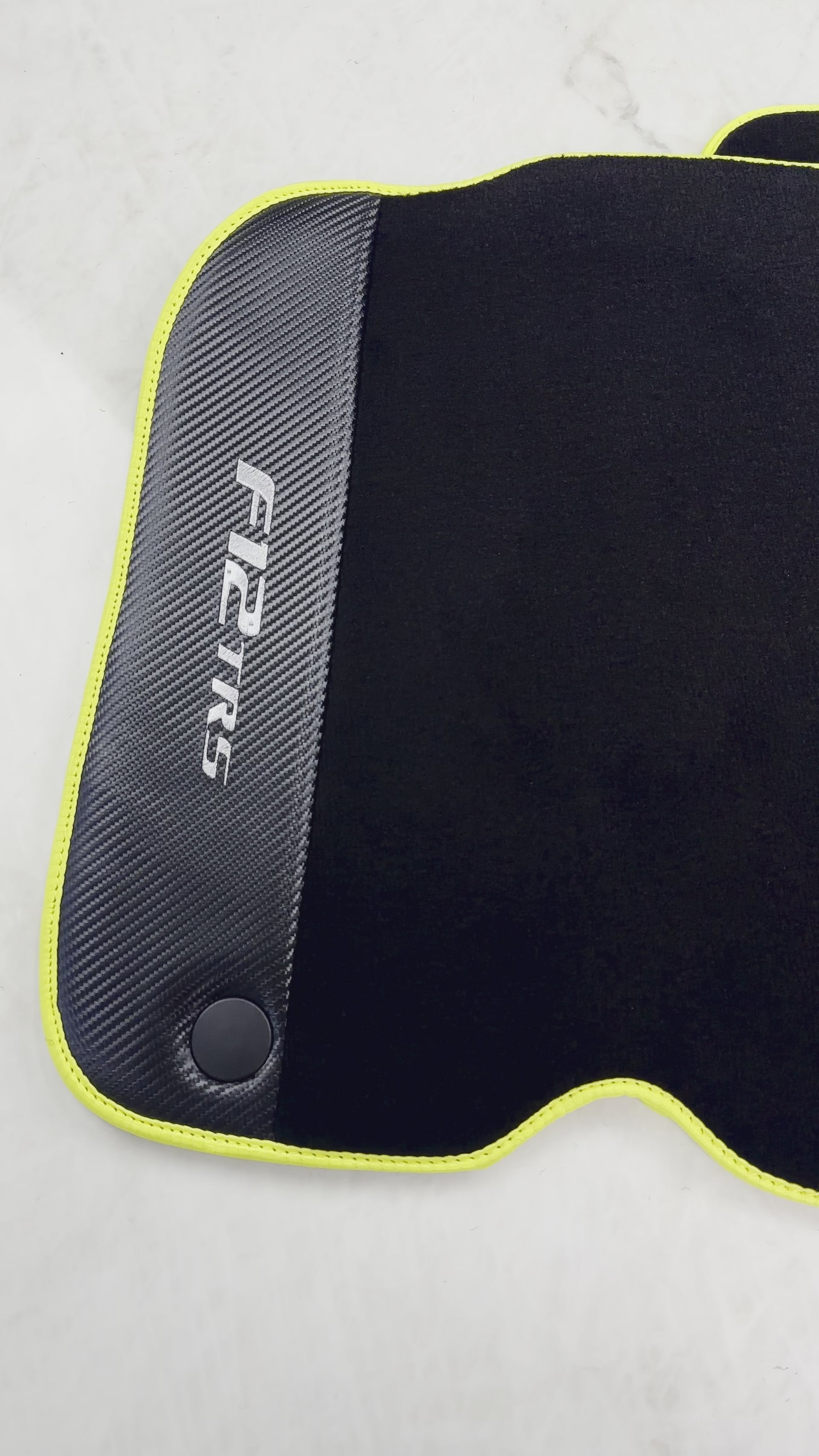 Tapis de voiture noirs pour Ferrari F12 TRS (2014) en cuir carbone - AutoWin