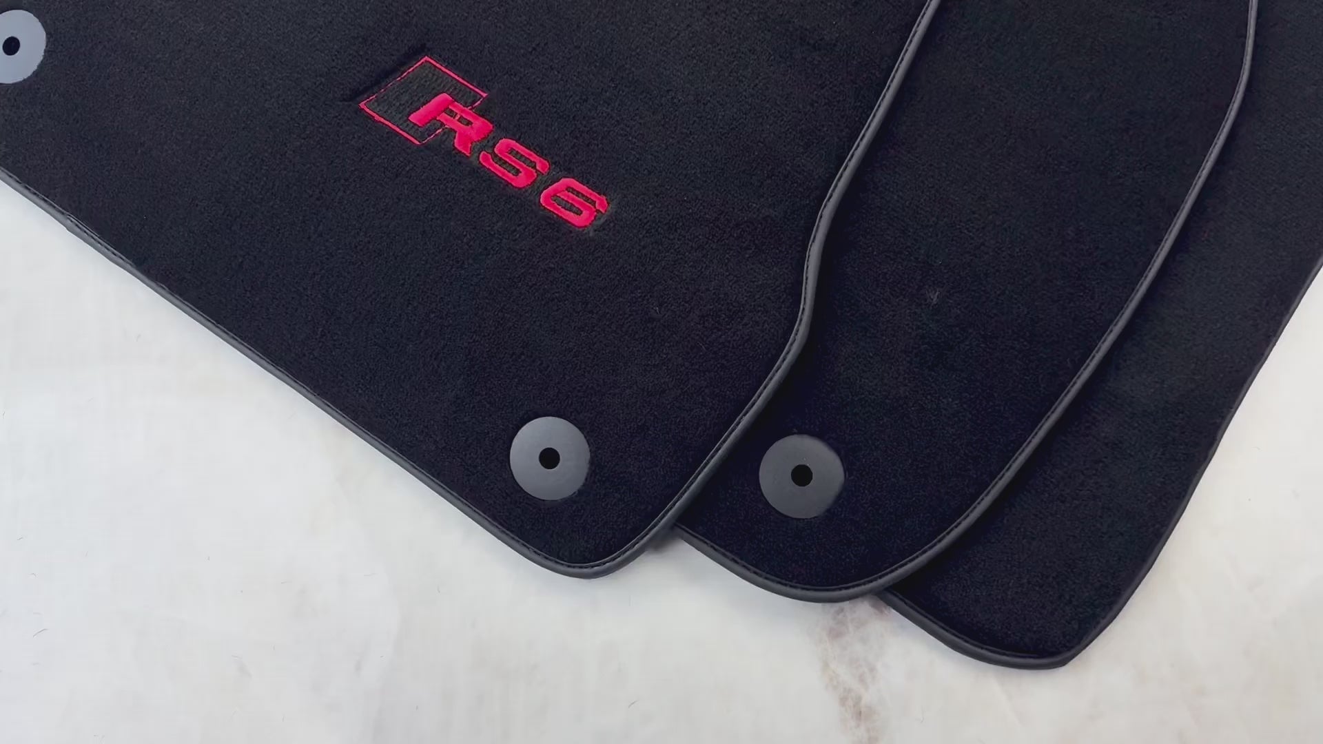 حصائر سيارة سوداء لأودي RS6 (2019-2023) | إصدار أحمر - AutoWin