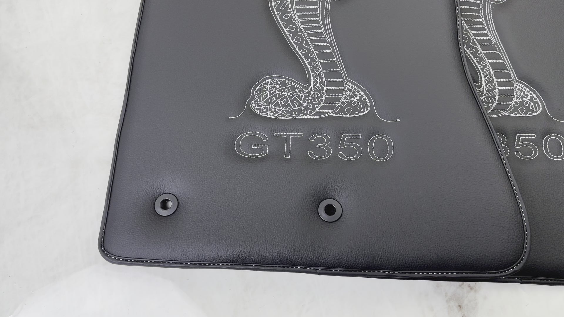 سجاد سيارات جلدية لفورد موستانغ GT350 شيلبي (2015-2021) بخياطة كوبرا - ER56 Design