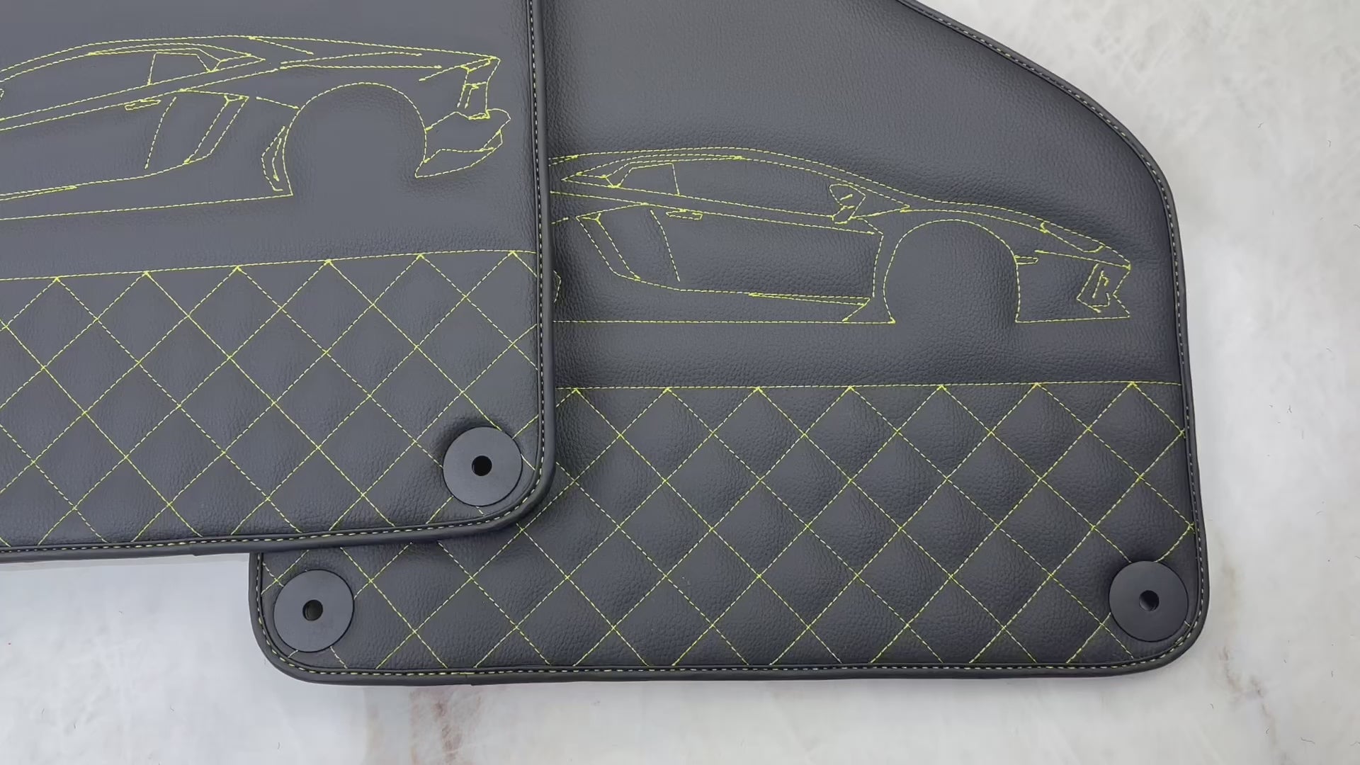 Tapis de voiture en cuir pour Lamborghini Huracan avec couture jaune | Design ER56 - AutoWin.EU