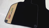 Tapis de voiture noir édition italienne pour Lamborghini Huracan (2014-2023) avec bord en cuir doré