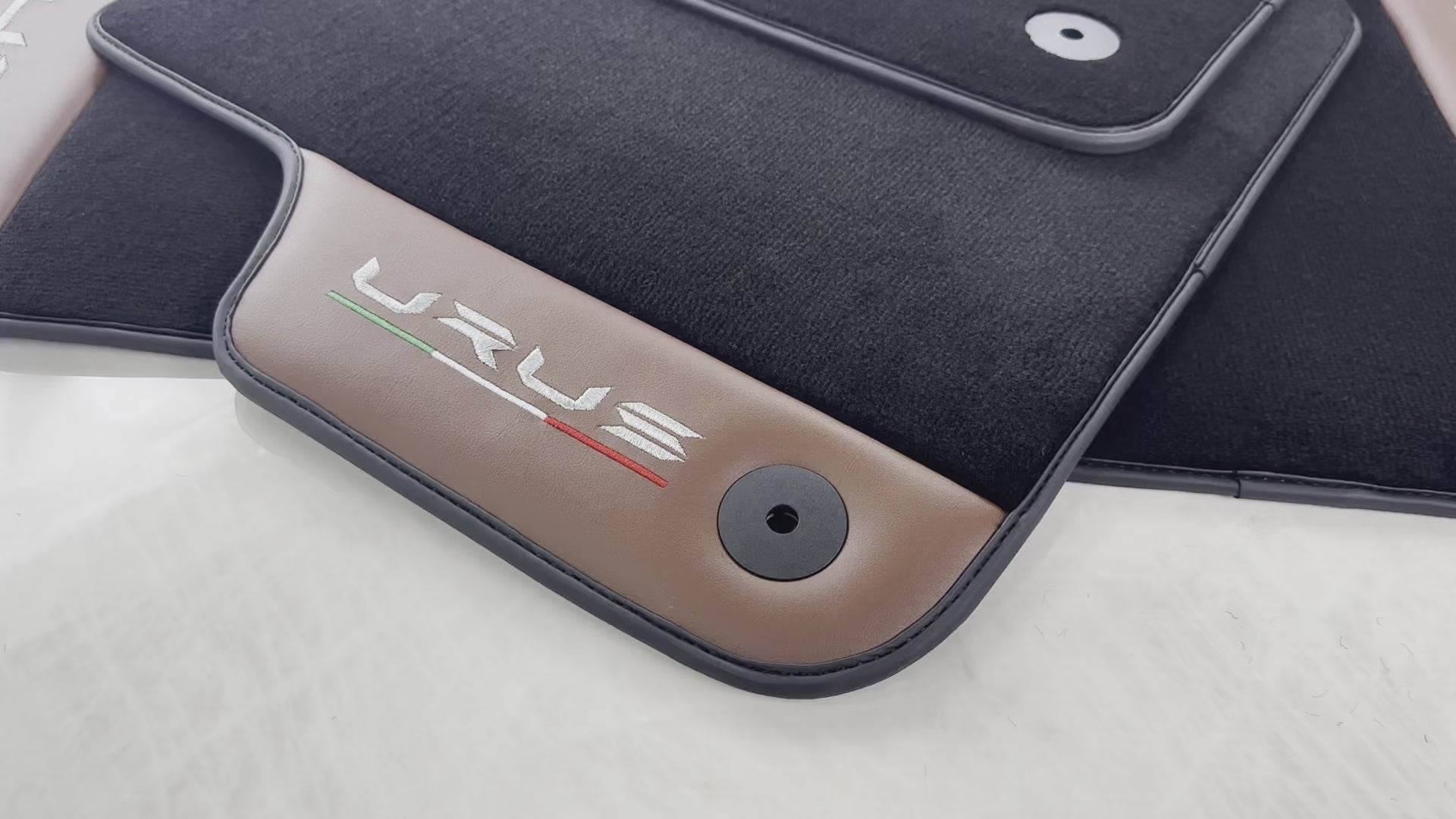 سجاد سيارة أسود لسيارة لامبورغيني أوروس مع جلد بني - AutoWin.EU