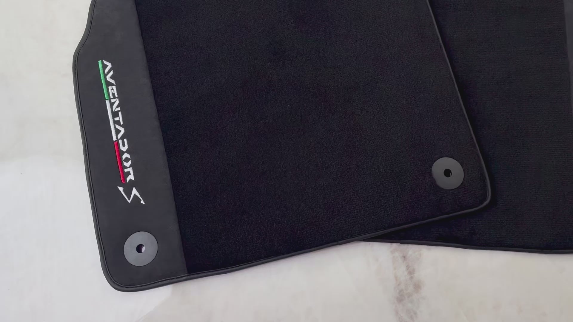 حصائر سيارات سوداء لسيارة لامبورغيني أفنتادور S مع جلد ألكانترا - AutoWin.EU