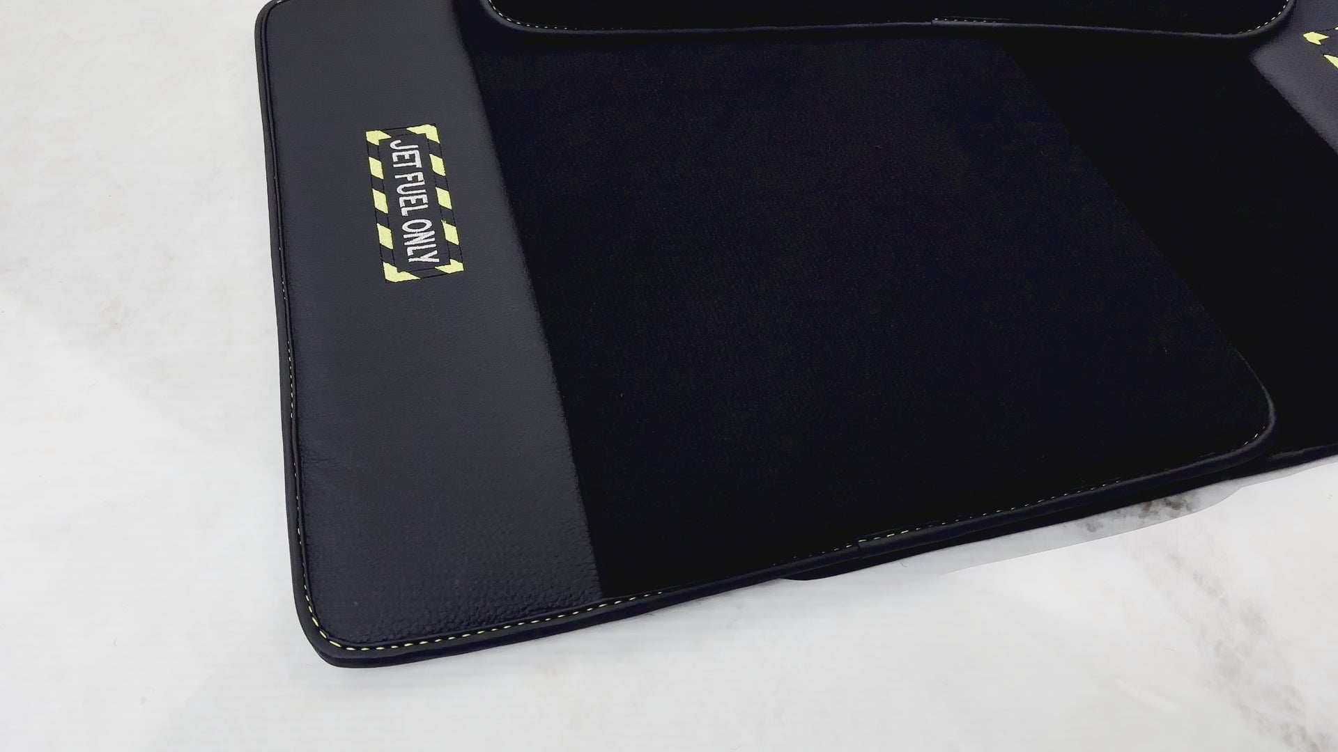 حصائر سيارة سوداء مع جلد لبي إم دبليو الفئة الخامسة G30 - "وقود الطائرات فقط" - ER56 Design