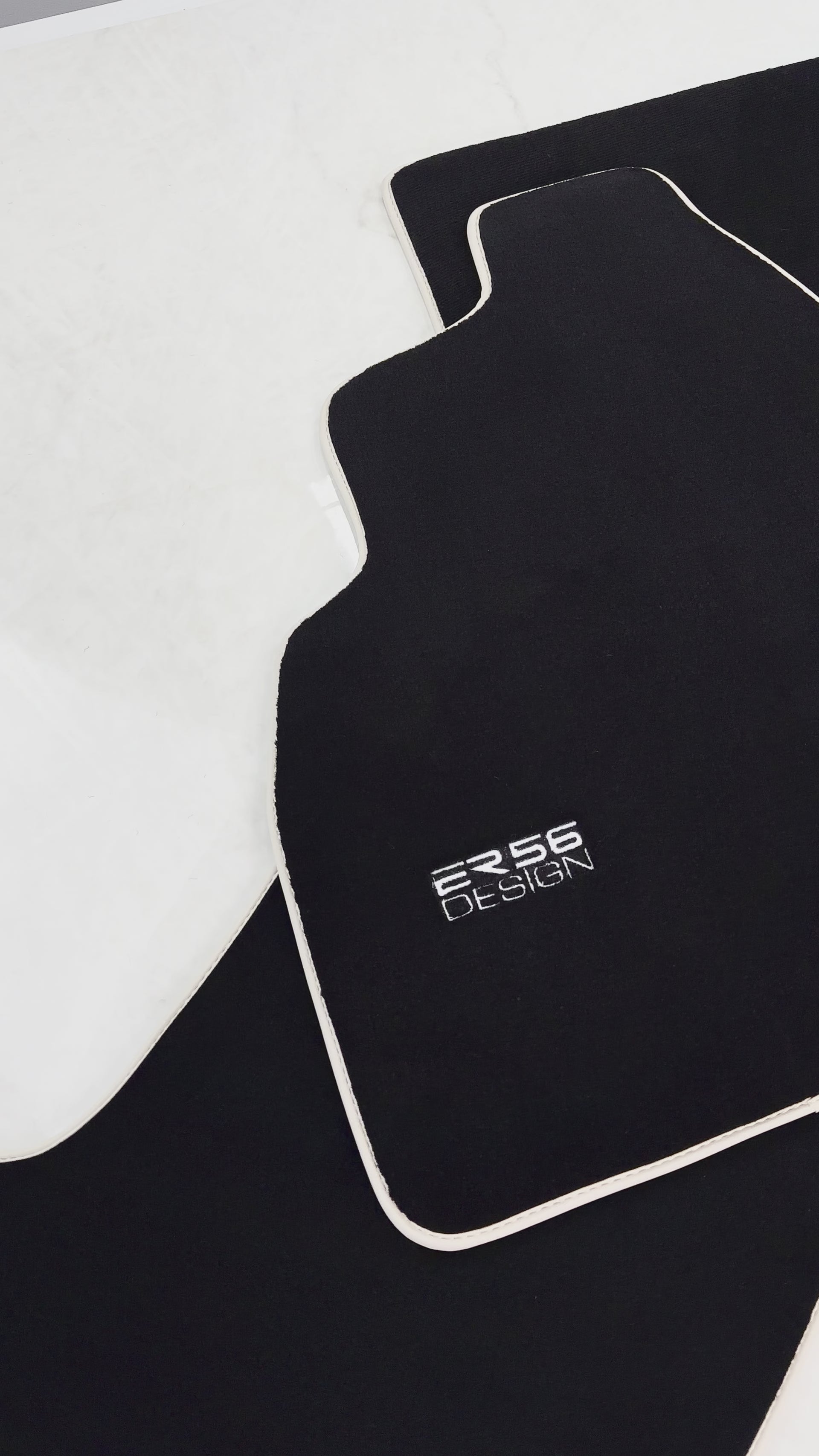 حصائر سيارات سوداء لتويوتا لاند كروزر 80 (1985-1997) حواف بيج | تصميم ER56 - ER56 Design