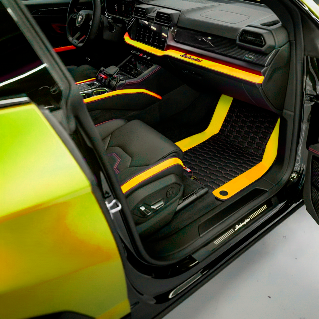 Tapis de voiture noirs personnalisables pour Lamborghini Urus avec cuir jaune